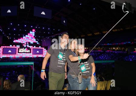 Lissabon, Portugal. 6 Nov, 2017. Teilnehmer der Web Gipfel Opening Night im Mittelpunkt, Kredit: Rachel Torres/Alamy leben Nachrichten Stockfoto