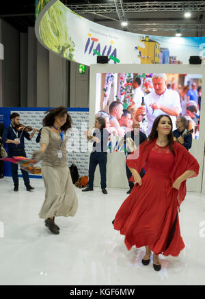 London, Großbritannien. 6 Nov, 2017 Aussteller und Publikum auf der World Travel Market Tourismus Ausstellung im Excel Center. Credit: julio Etchart zu ihrem/alamy leben Nachrichten Stockfoto