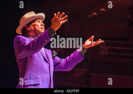 Birmingham, Großbritannien. November 2017. Kid Creole & The Coconuts unterstützen ABC in der Symphony Hall von Birmingham. Quelle: Ken Harrison/Alamy Live News Stockfoto