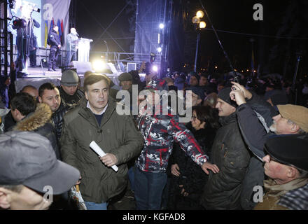 Kiew, Ukraine. November 2017. Ehemaliger georgischer Präsident und Ex-Gouverneur von Odessa Michail Saakaschwili während eines Protestes in der Nähe des ukrainischen Parlamentsgebäudes in Kiew, Ukraine, am 7. November 2017. Anatolii Stepanov/ZUMA Wire/Alamy Live News Stockfoto