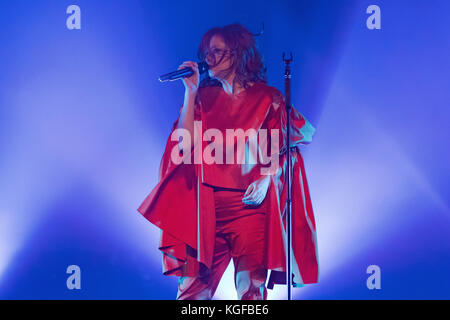 Brighton, Großbritannien. November 2017. Goldfrapp, Alison Goldfrapp im Brighton Dome, England. Quelle: Jason Richardson/Alamy Live News Stockfoto