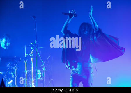 Brighton, Großbritannien. November 2017. Goldfrapp, Alison Goldfrapp im Brighton Dome, England. Quelle: Jason Richardson/Alamy Live News Stockfoto