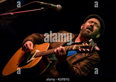 Edinburgh, Großbritannien. 07.. November 2017. Mark Eitzel spielt die Voodoo Rooms in Edinburgh, Schottland, am Do 7. November 2017 im Rahmen einer kurzen UK-Tournee. Mark Eitzel ist ein amerikanischer Musiker, am besten bekannt als Songwriter und Leadsänger der San Francisco-Band American Music Club. Der Guardian hat ihn als „Amerikas größten lebenden Texter“ bezeichnet, und Rolling Stone gab ihm einmal den Songwriter of the Year Award. Im Januar 2017 veröffentlichte er sein 10. erschienenes Album „Hey Mr Ferryman“ auf Decor Records. Kredit: Andy Catlin/Alamy Live Nachrichten Stockfoto