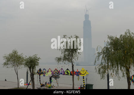 Wuhan, Wuhan, China. 7 Nov, 2017. (Redaktionelle Nutzung nur. China). Heavy smog Wanten in der zentralen China Provinz Hubei Wuhan, November 7th, 2017. Credit: sipa Asien/zuma Draht/alamy leben Nachrichten Stockfoto