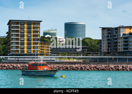 Darwin City Skyline von Stokes Hill Wharf Terminal, Northern Territory, Australien gesehen. Stockfoto