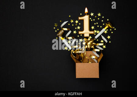 Nummer 1 Goldene Feier Kerze und Geschenkbox Hintergrund Stockfoto