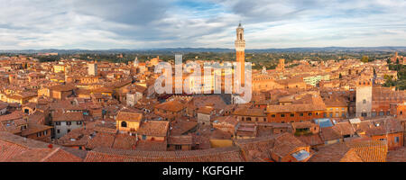 Die Piazza del Campo in der bewölkten Tag, siena Italien Stockfoto