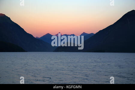 Sonnenuntergang über zweifelhafte Sound in Fiordland in der Nordinsel Neuseelands Stockfoto