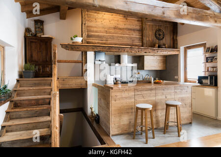 Holz Küche im Landhausstil Stockfoto