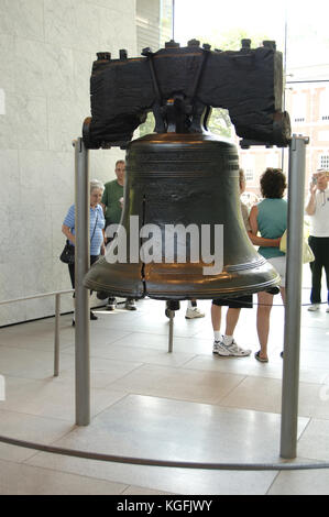 Liberty Bell. iconic Symbol der amerikanischen Unabhängigkeit. Liberty Bell Center, Independence National Historical Park. Philadelphia, Pennsylvania, USA. Stockfoto