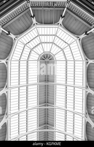 National Museum of Scotland, Edinburgh, abstrakter Hintergrund für Innenarchitektur, Architekturkonzept Stockfoto
