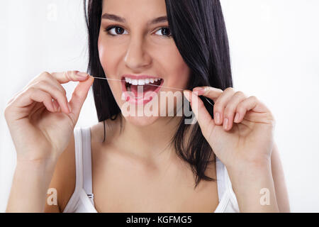 Frau Zahnseide Zähne, Zahnpflege Stockfoto