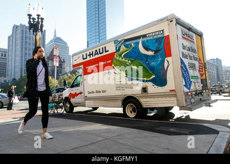 U-Haul Truck im Zentrum von Boston geparkt. Stockfoto