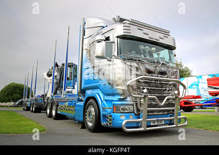 ALAHARMA, Finnland - 8 August, 2015: Scania R730 von Bergs Skogstransporter gewinnt das Holz Lkw Kategorie in Power Truck Show 2015. Stockfoto