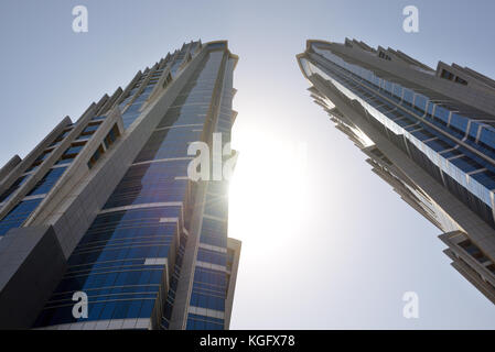 Dubai, Vae - 10. September: der Blick auf die beiden Türme von Jw Marriott Marquis Hotel Dubai am 10. September 2013 in Dubai, VAE. Es ist die weltweit größte Ho Stockfoto