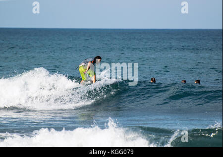 Surfer Spaß in Son de Marina, Mallorca, Spanien Stockfoto