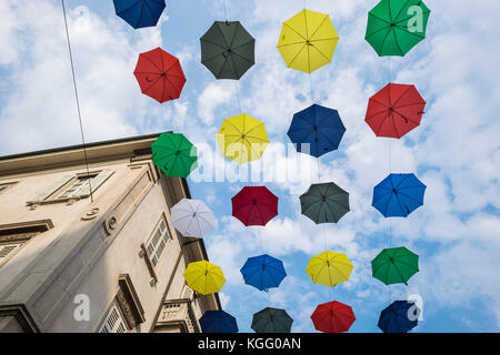 Schweiz, Tessin, Chiasso, Sonnenschirme Stockfoto