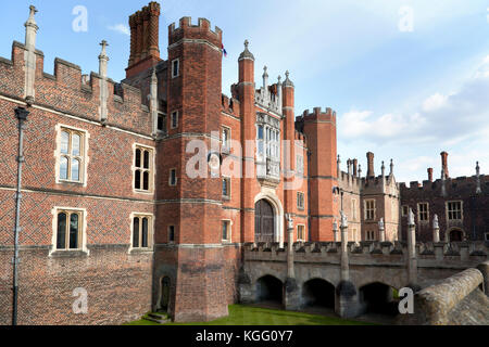 Großbritannien, England, London, Surrey, Hampton Court Palace, Große Tor Hauseingang. Stockfoto