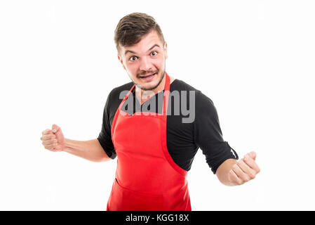 Männliche Supermarkt Arbeitgeber holding Fäuste wie das Gewinnen auf weißem Hintergrund Stockfoto