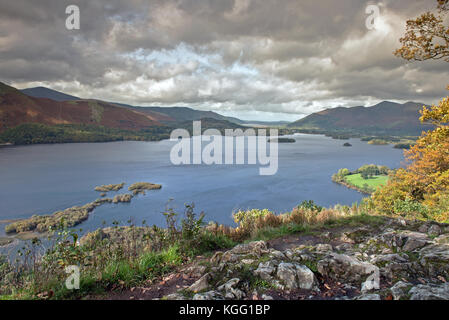 Derwent Water, Keswick und skiddaw fiel von der Überraschung, Nationalpark Lake District, Cumbria, England, UK. Stockfoto