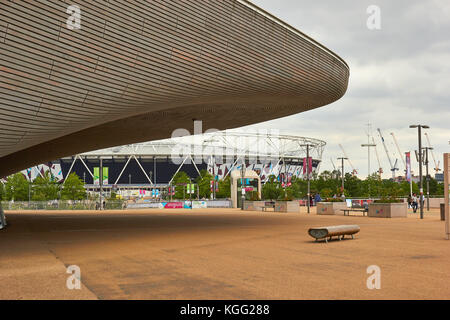 London Aquatics Centre und London Olympiastadion 2012, Queen Elizabeth Olympic Park, Stratford, London Stockfoto