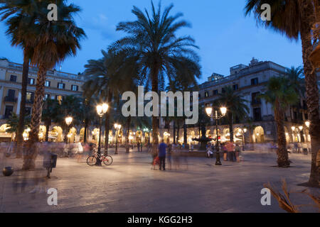 Spanien, Barcelona, Plaça Reial, einem der hübschen Plätze von La Rambla. Stockfoto