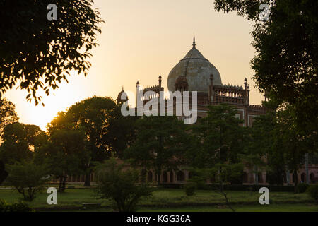 Safdarjung Grab ist ein Sandstein und Marmor Mausoleum in Delhi, Indien. Es wurde 1754 in den späten Mughal Empire Stil für Nawab Safdarjung gebaut. Stockfoto