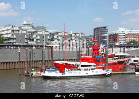 Niederhafen mit Feuerschiff und Gruner und Jahr Verlagsgebäude , Hamburg, Deutschland I Niederhafen mit altem Leuchtschiff, Gruner und Jahr gebaut Stockfoto