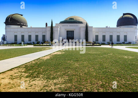 Eingang und die vordere Fassade des Griffith Observatory, Los Angeles, Kalifornien, April 2017 Stockfoto