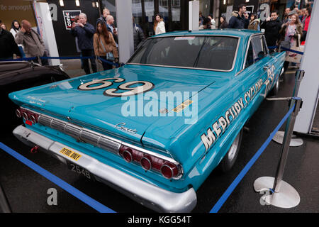 Rückansicht eines Mercury Comet Cyclone Rennwagens von 1964, der von Emanuele Pirro und Roger Wills gefahren wurde, auf der Regents Street Motor Show 2017 zu sehen. Stockfoto