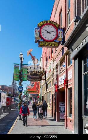 Geschäfte am Broadway in der Innenstadt von Nashville, Tennessee, USA Stockfoto