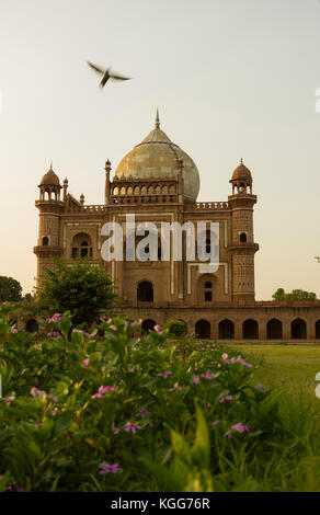 Safdarjung Grab ist ein Sandstein und Marmor Mausoleum in Delhi, Indien. Es wurde 1754 in den späten Mughal Empire Stil für Nawab Safdarjung gebaut. Stockfoto