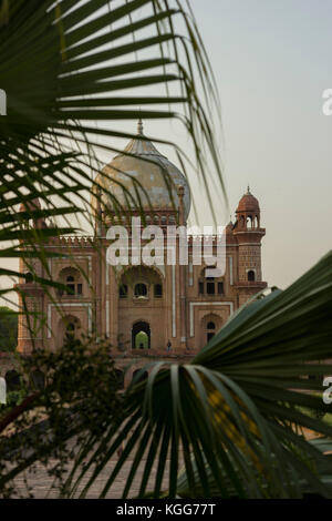 Safdarjung Grab ist ein Sandstein und Marmor Mausoleum in Delhi, Indien. Es wurde 1754 in den späten Mughal Empire Stil für Nawab Safdarjung gebaut. Stockfoto