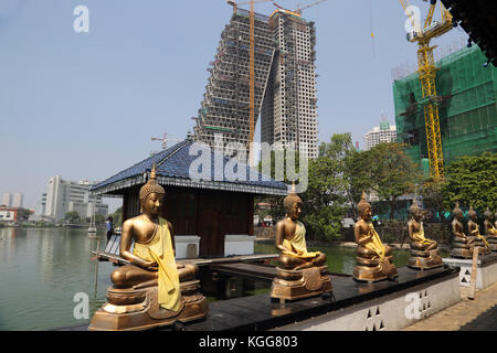 Seema Malaka Tempel Colombo Sri Lanka Thai Buddha Statuen in verschiedenen Mudras Stockfoto