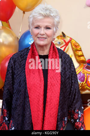 London - 05.November 2017: Dame Julie Walters besucht die paddington 2 Filmpremiere in London Stockfoto