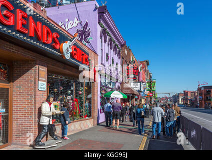 Geschäfte am Broadway in der Innenstadt von Nashville, Tennessee, USA Stockfoto