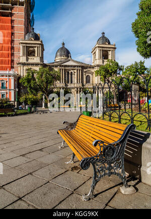 Plaza Murillo mit Dom der Basilika Unserer Lieben Frau des Friedens, La Paz, Bolivien Stockfoto