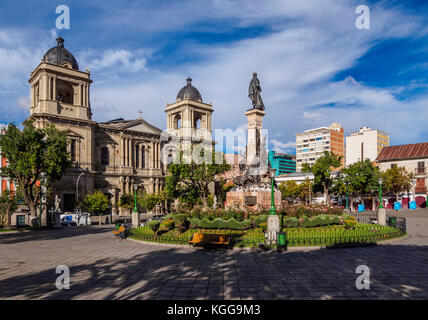 Plaza Murillo mit Dom der Basilika Unserer Lieben Frau des Friedens, La Paz, Bolivien Stockfoto