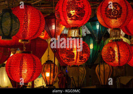 Rote Lampions mit Segen das Wort'' aufgedruckt. Traditionelle Laternen während des chinesischen neuen Jahres populär sind, Mitte Herbst Festival und Othe Stockfoto