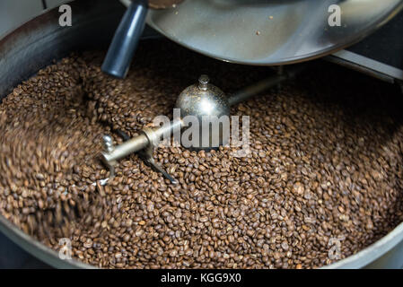 Kaffee Röstung Maschine abkühlen frisch gerösteten Kaffee im Salento, Kolumbien Stockfoto
