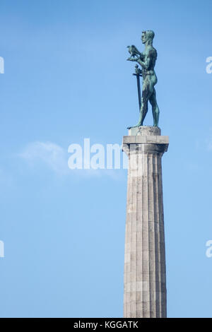 Statue des Victor (pobednik) auf die Festung Kalemegdan, downtow Belgrad, Serbien, nach der Regel des Drittel, auf der rechten Seite, links Stockfoto