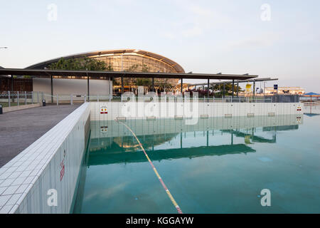Darwin Convention Centre und Wave Pool im Abendlicht. Darwin. Northern Territory. Australien. Stockfoto