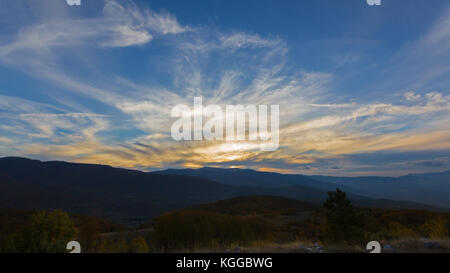 Campo di Giove (Abruzzen, Italien) - Sonnenuntergang über den Bergen der Majella Stockfoto