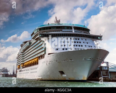 Passagierschiff im Dock, Southampton Stockfoto