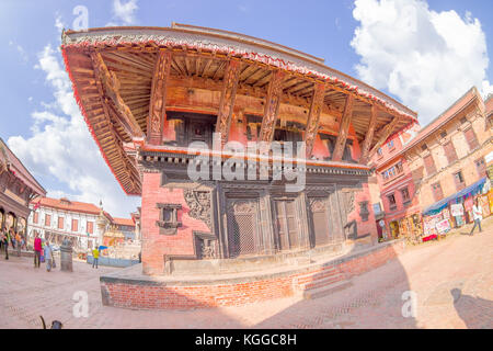 Bhaktapur, Nepal - November 04, 2017: alte hinduistische Tempel in den Durbar Square in Bhaktapur, das ist die Stadt mit mehr Tempel für Fläche, Fischaugen-Effekt Stockfoto