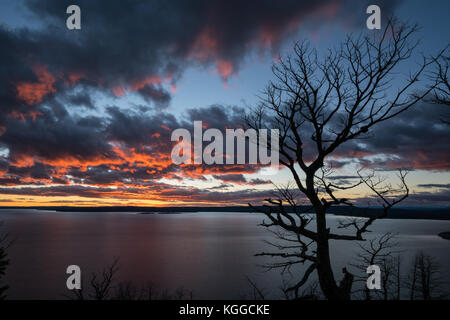 Sonnenuntergang über Yellowstone Lake vom See butte Blicken Stockfoto