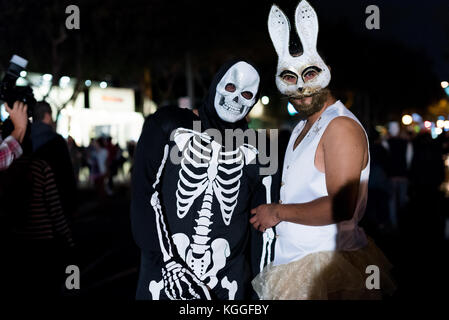 LOS ANGELES - 31. Oktober: Halloween Parade in West Hollywood. Oktober 31, 2017 in Los Angeles, CA Stockfoto