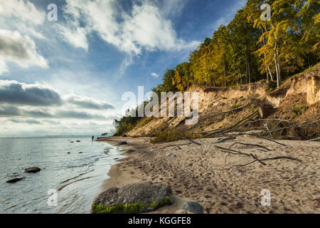 Herbst morgen an den Klippen in Gdynia Orlowo, Polen. Stockfoto