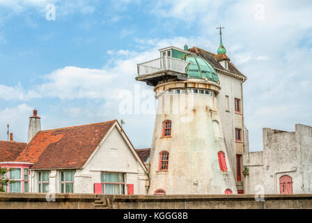 Windmühle in Aldeburgh eine Küstenstadt in Suffolk, East Anglia, England umgewandelt. Stockfoto