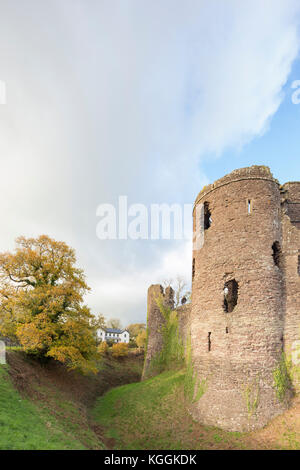 Herbst bei Grosmont Schloss, "Castell y Grysmwnt' Grosmont, Monmouthshire, Wales, Großbritannien Stockfoto